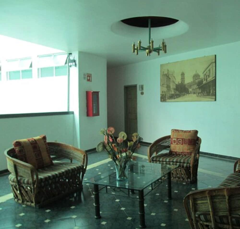 Oyo Nueva Galicia Hotel Guadalajara Exterior foto